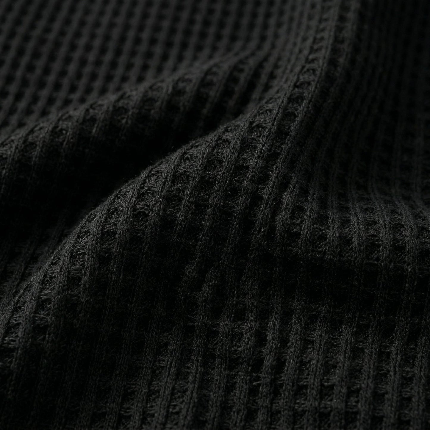 Schwarzer gerippter Strickstoff mit Waffelstruktur, Nahaufnahme