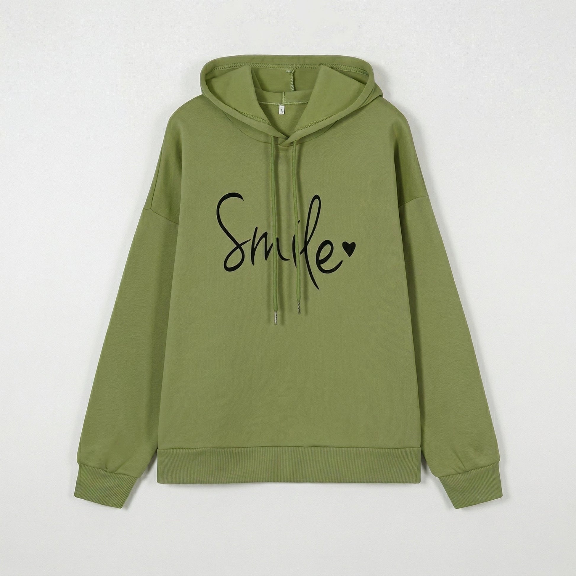 Olivgrüner Kapuzenpullover mit schwarzem Smile-Schriftzug und Herz, frontale Ansicht