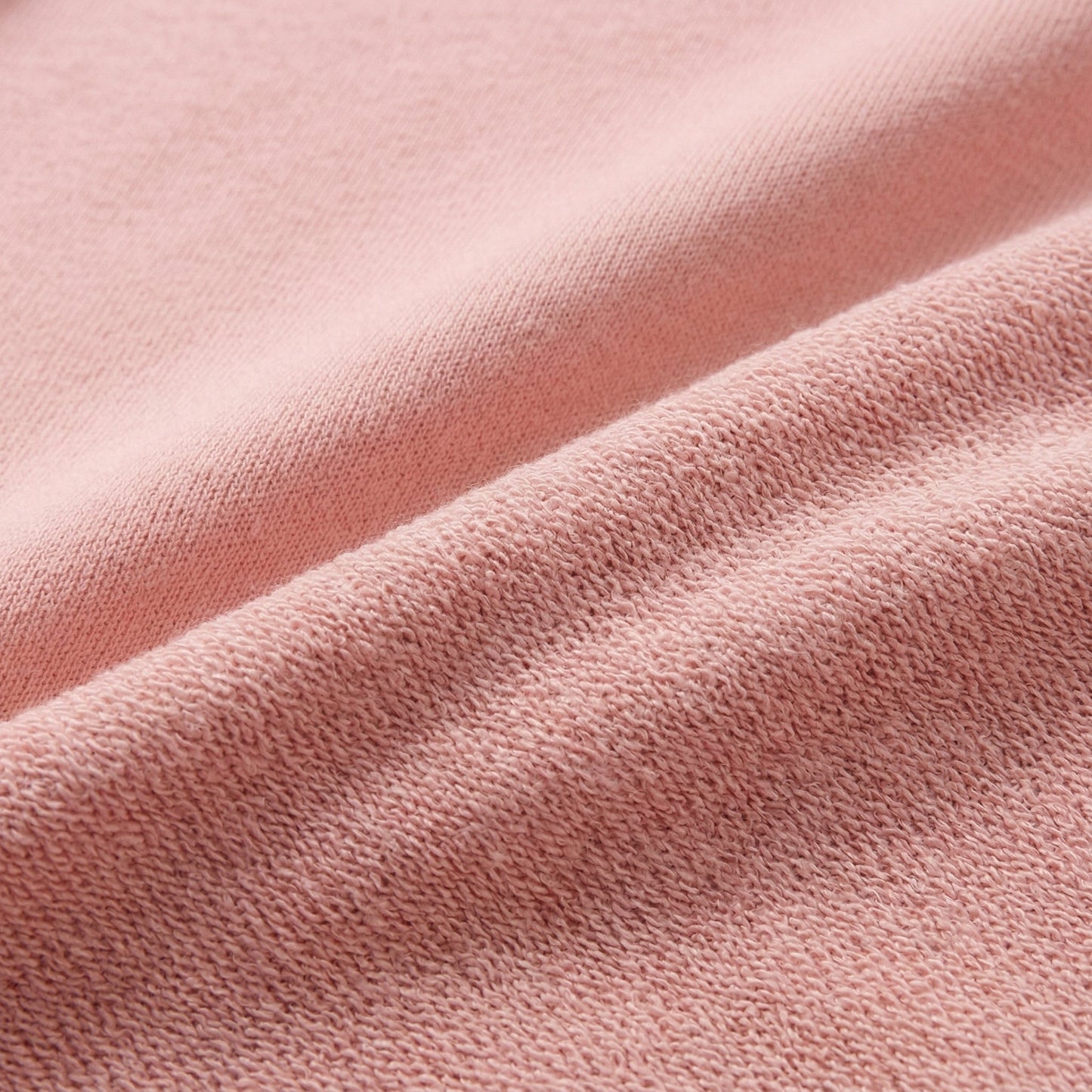 Nahaufnahme rosa Strickpullover mit weicher, angerauter Innenseite und feiner Maschenstruktur