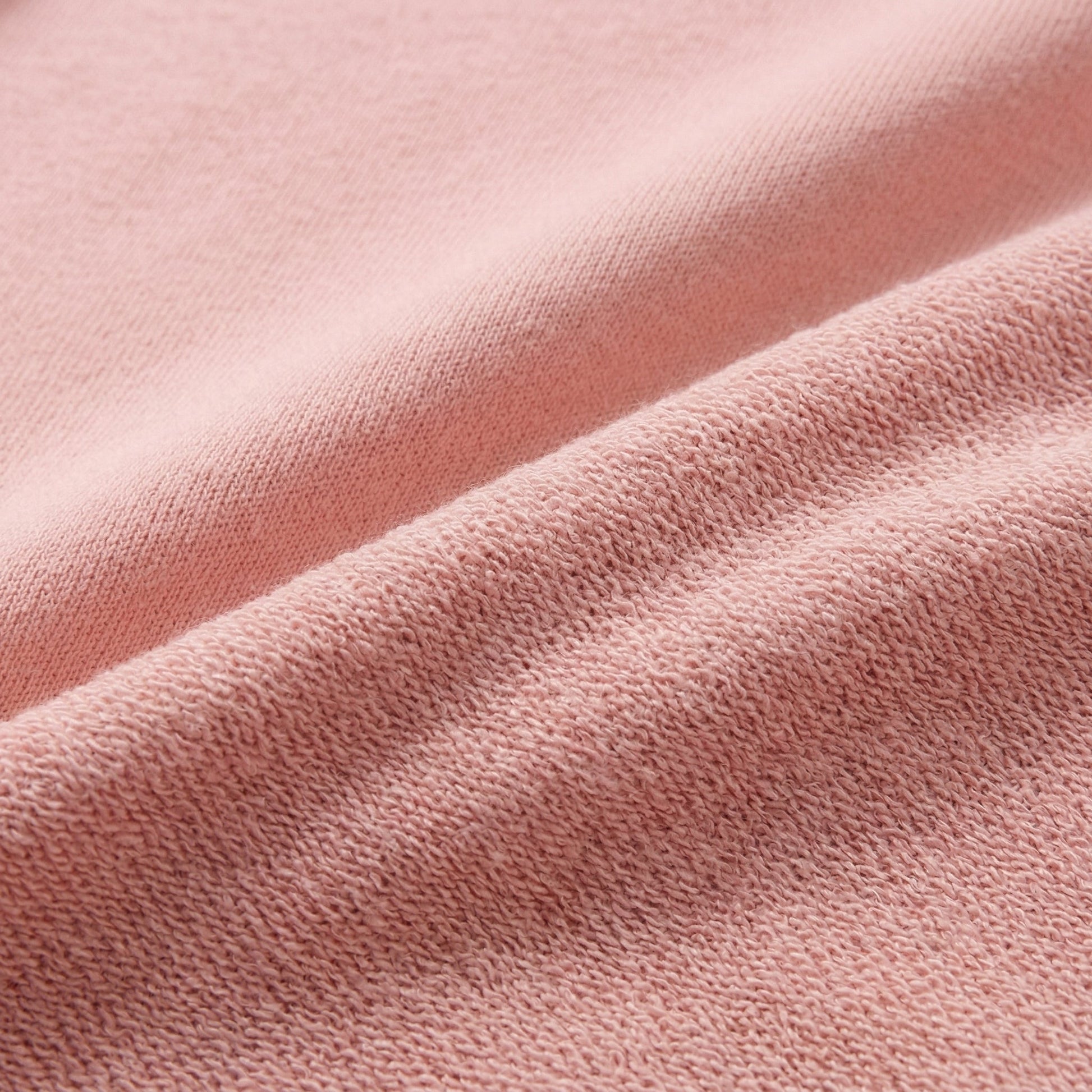 Nahaufnahme rosa Strickpullover mit weicher, angerauter Innenseite und feiner Maschenstruktur