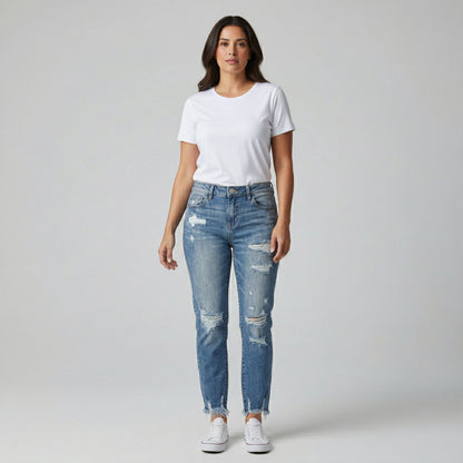 Damenjeans aus blauem Denim mit mittlerer Taille, geradem Bein, ausgefransten Rissen und Knöchellänge