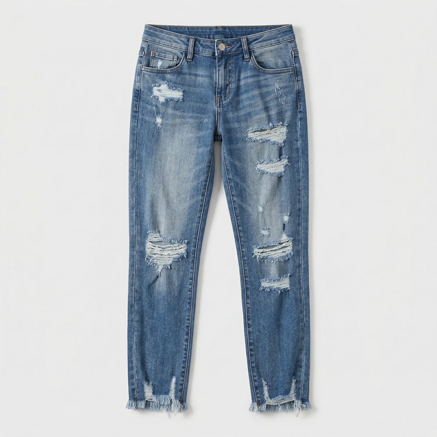 Mittlere blaue Damenjeans mit geradem Schnitt, modischen Rissen und ausgefranstem Saum, Vorderansicht