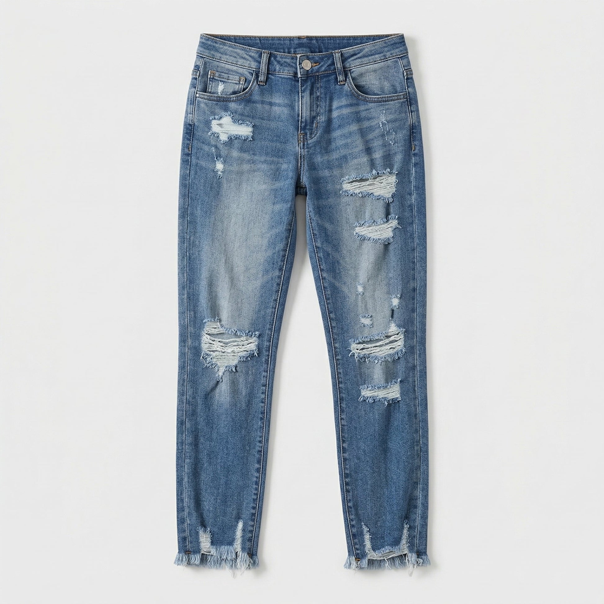 Mittlere blaue Damenjeans mit geradem Schnitt, modischen Rissen und ausgefranstem Saum, Vorderansicht
