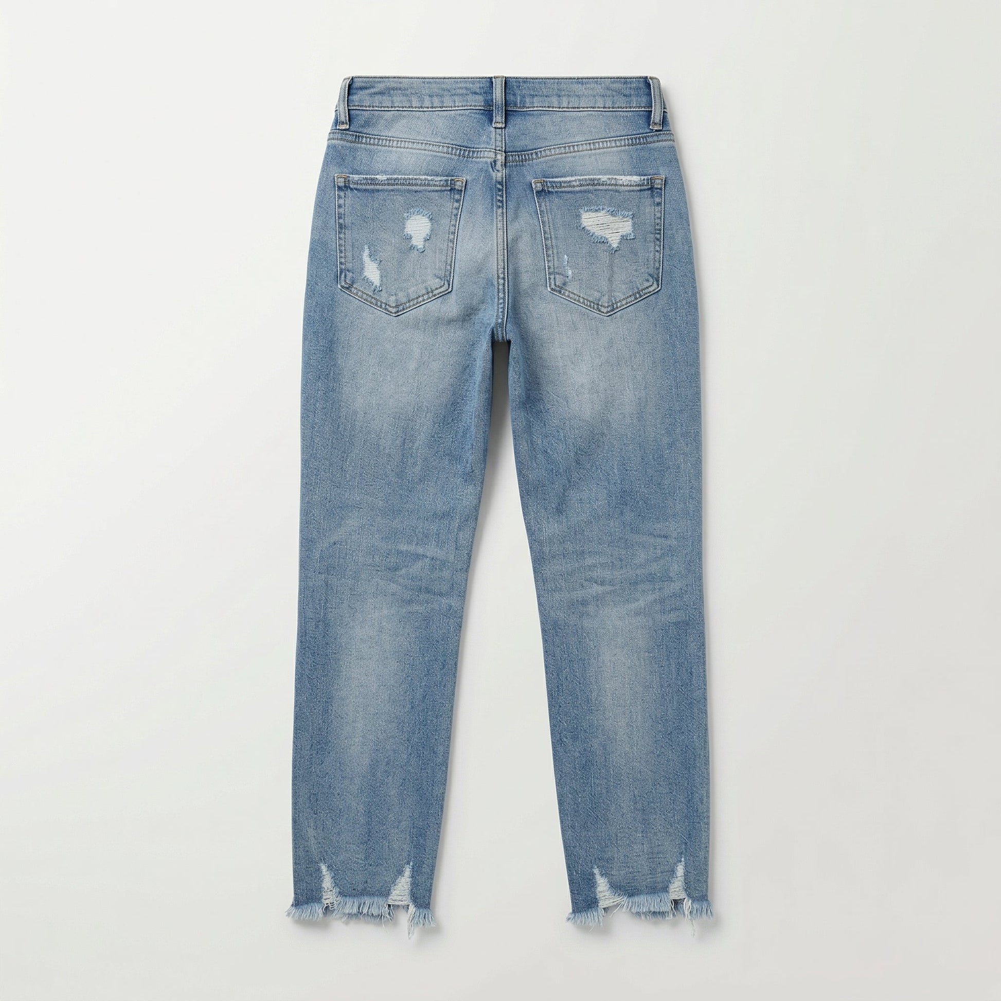 Hellblaue Damenjeans mit mittlerer Taille, geradem Schnitt, Used-Look und ausgefranstem Saum, Rückansicht