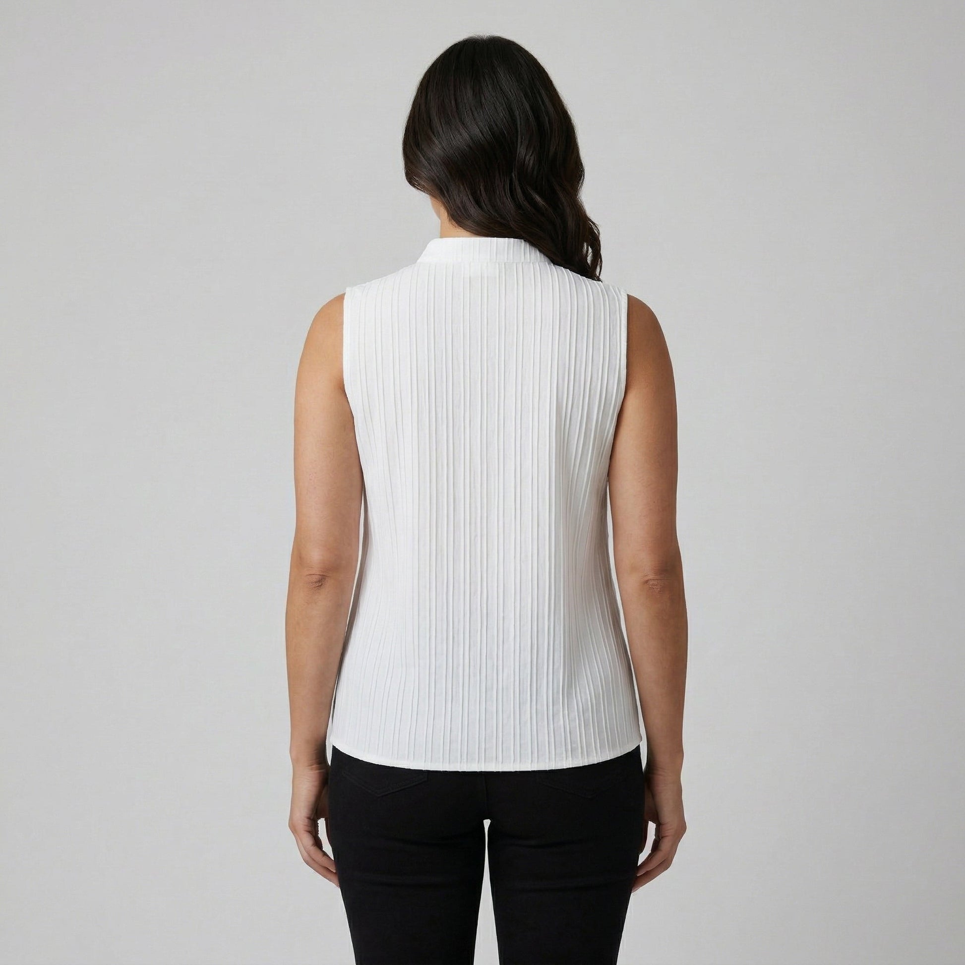 Weißes ärmelloses Damen-T-Shirt mit hohem Kragen und feinem Rippmuster, Rückansicht
