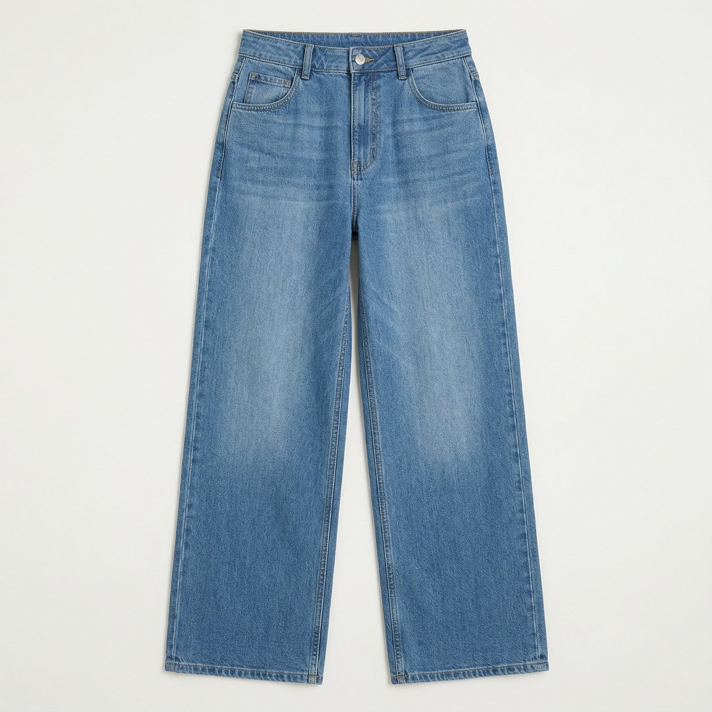 Hellblaue Damenjeans aus Denim mit weitem Bein und hoher Taille, flach liegend fotografiert