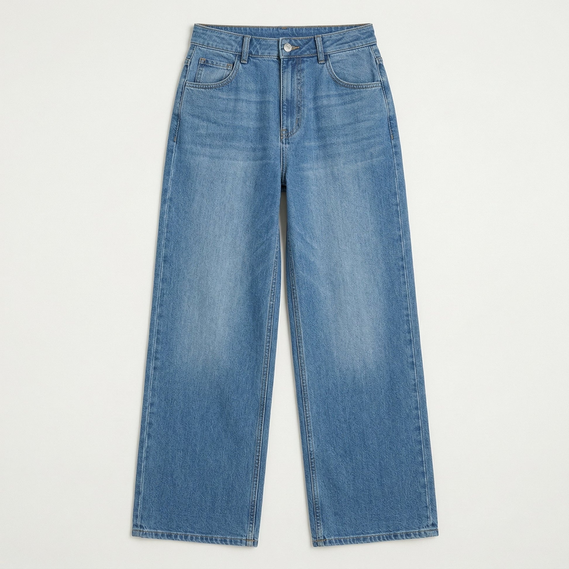Hellblaue Damenjeans aus Denim mit weitem Bein und hoher Taille, flach liegend fotografiert