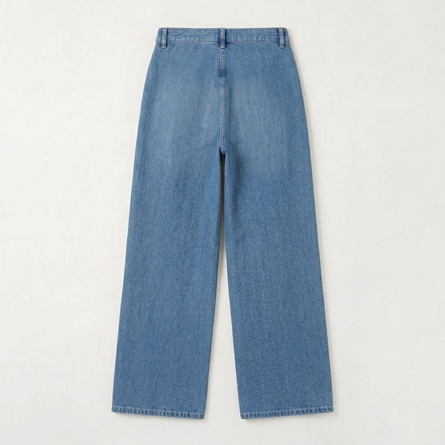 Hellblaue Damenjeans mit weitem Bein und hohem Bund, Rückansicht