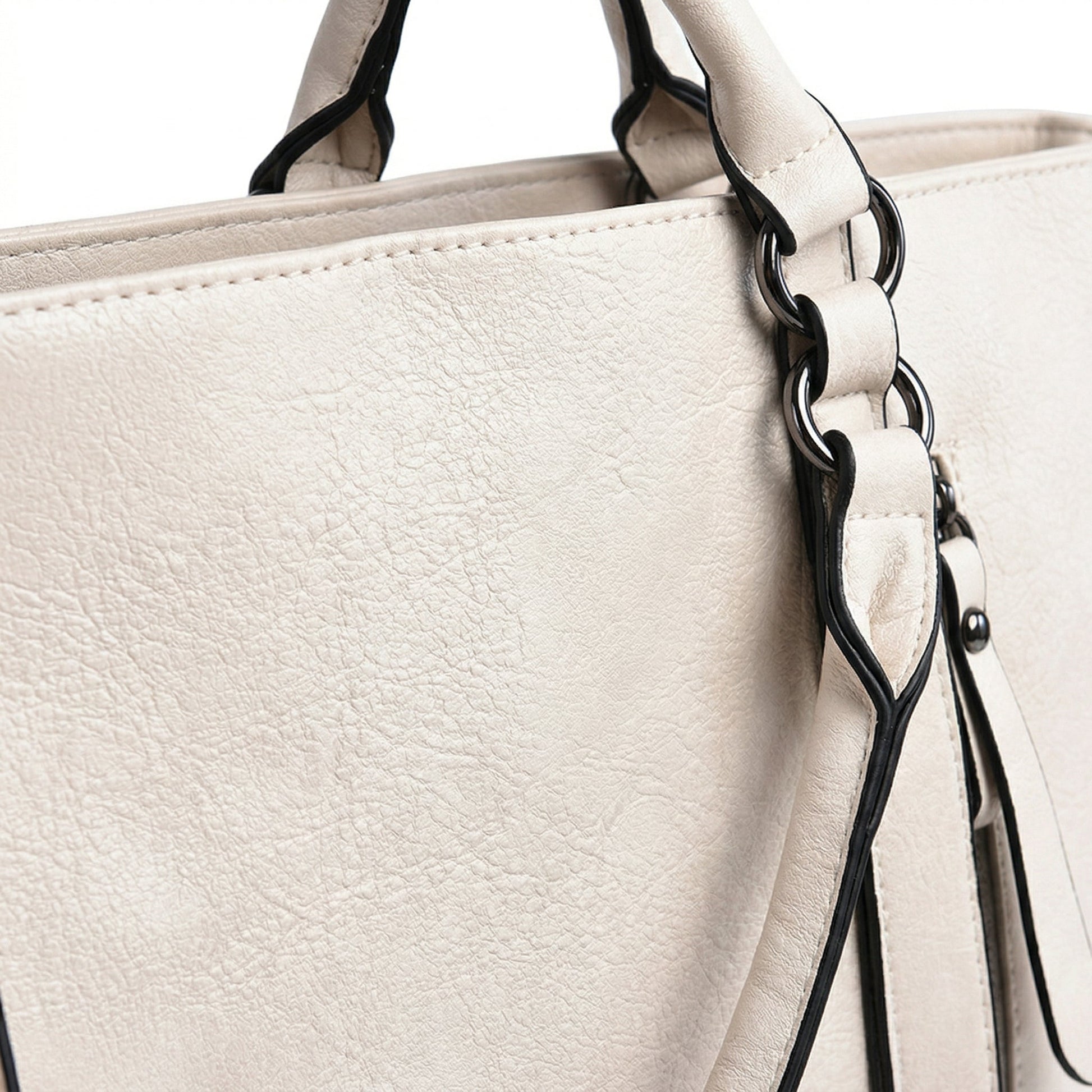 Cremefarbene große Tote Bag aus strukturiertem PU-Leder mit schwarzen Metallringen und Doppelhänkel