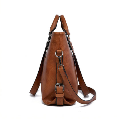 Braune PU-Leder Tote Bag seitliche Ansicht mit verstellbarem Schulterriemen und silberfarbenen Metallbeschlägen