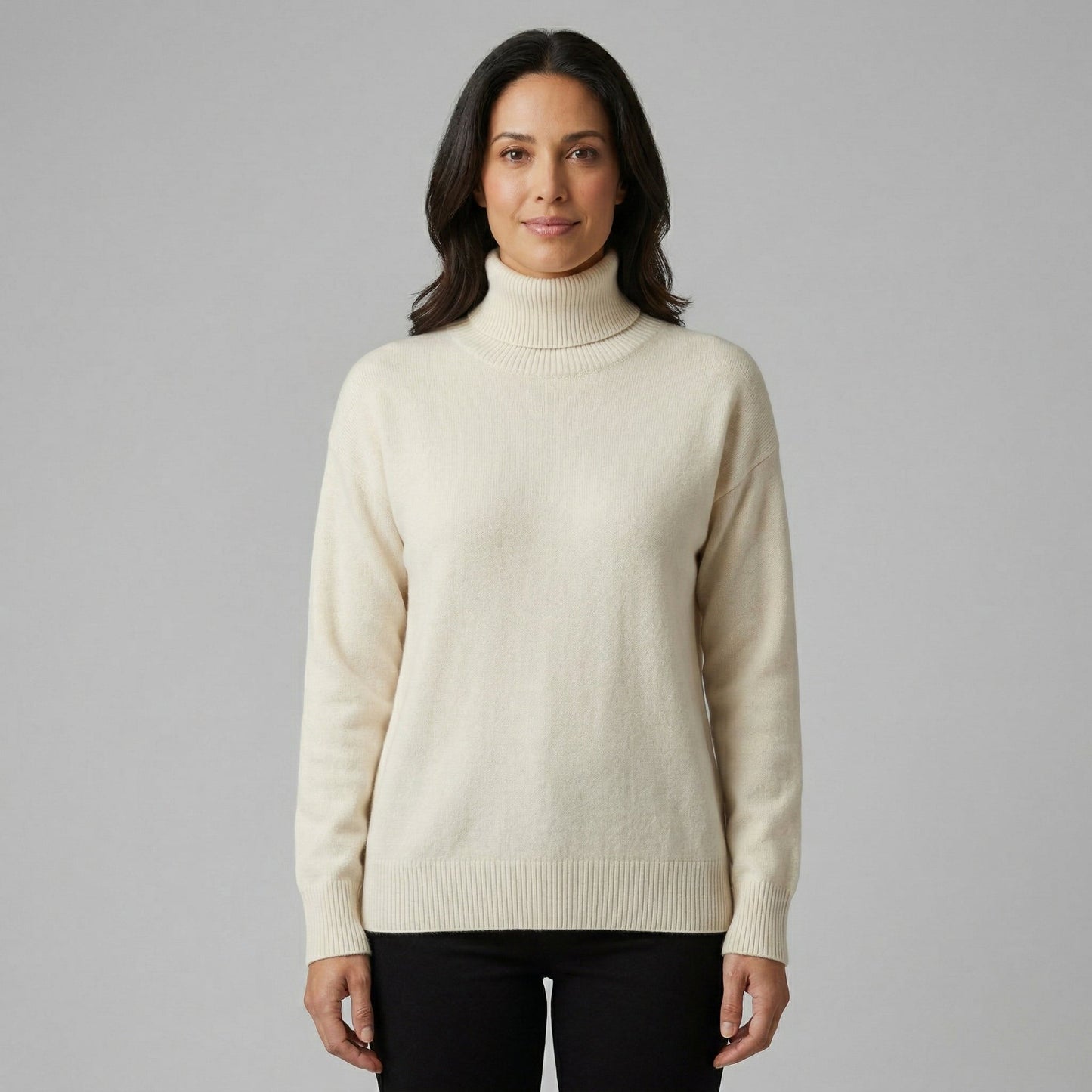 Cremeweißer Damen Rollkragenpullover aus feinem Strick, locker geschnitten, lange Ärmel