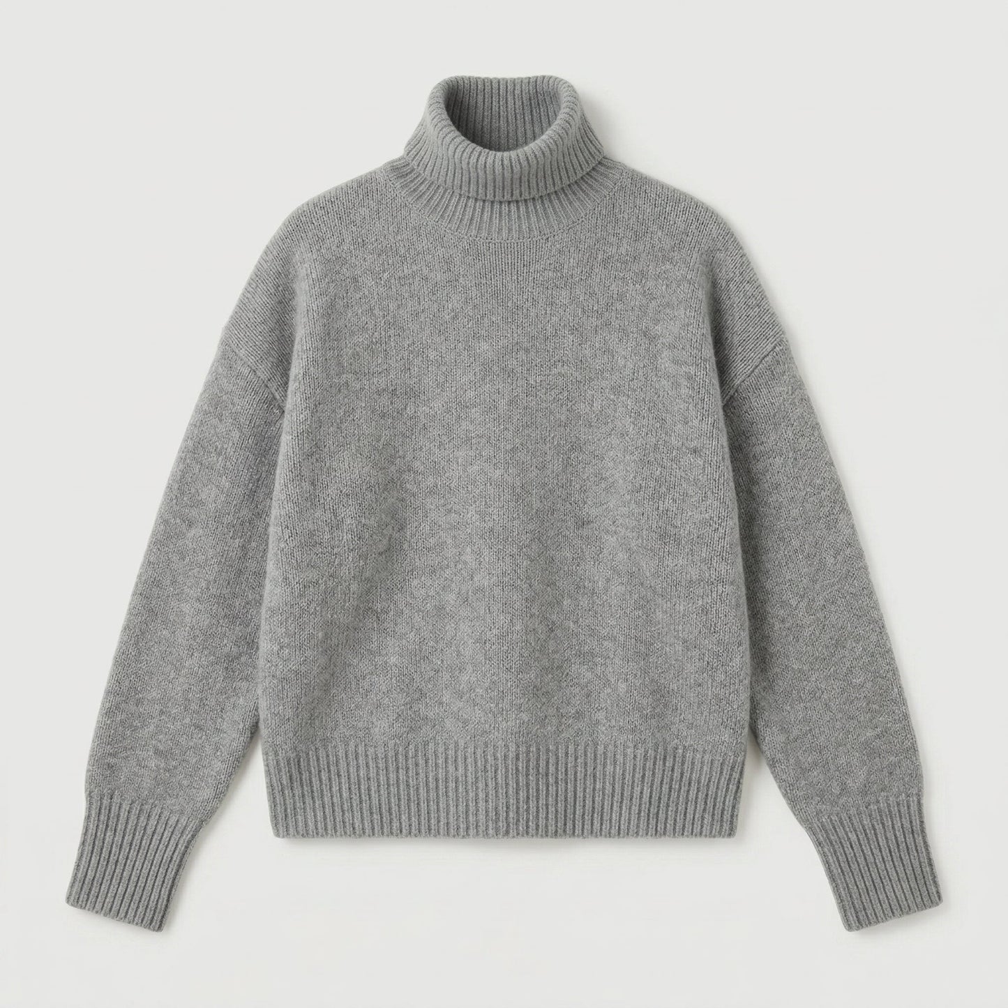 Hellgrauer grob gestrickter Rollkragenpullover mit langem Arm und breitem Rippbündchen, flach liegend