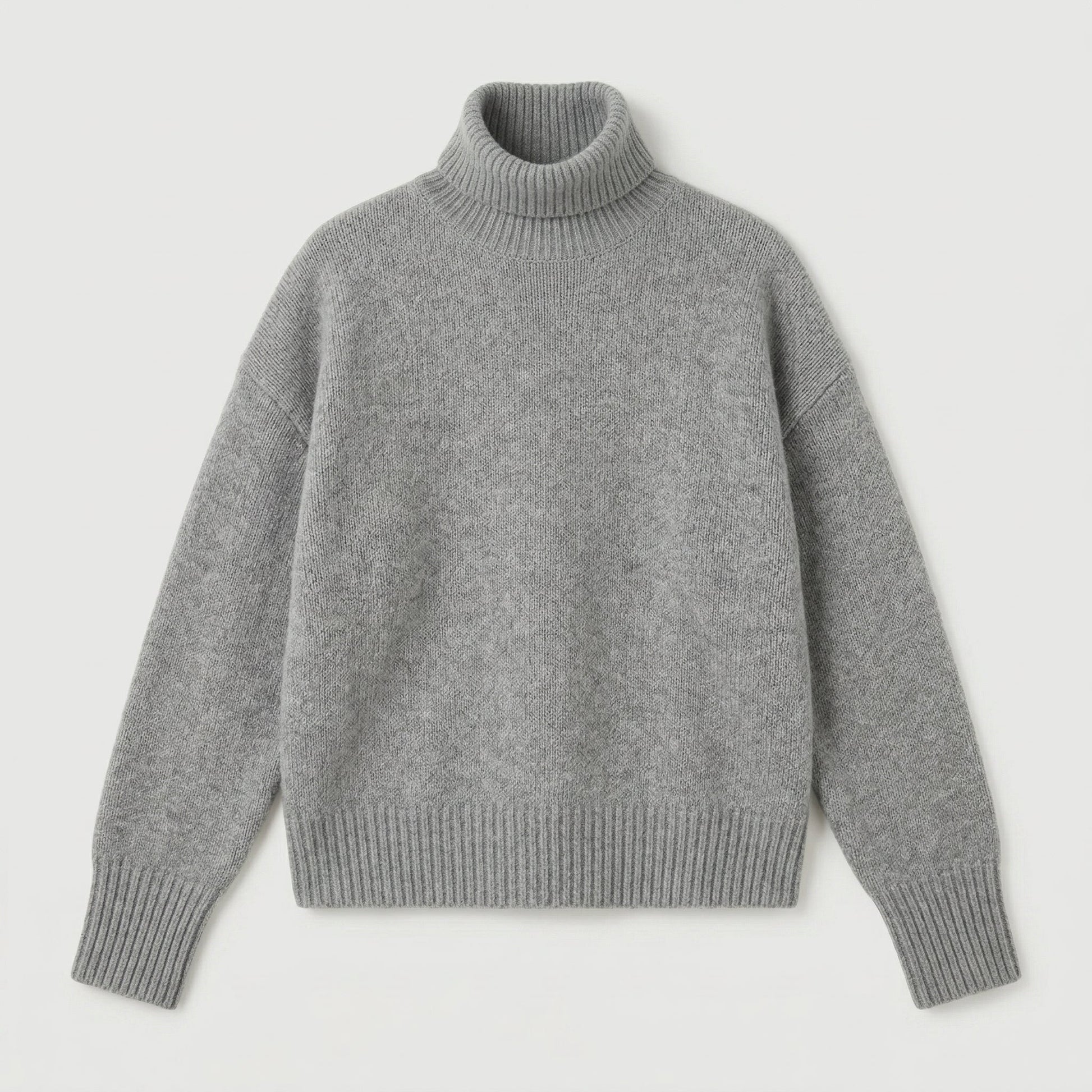 Hellgrauer grob gestrickter Rollkragenpullover mit langem Arm und breitem Rippbündchen, flach liegend