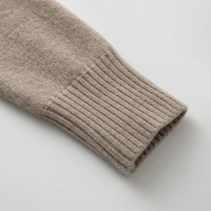 Beiger Strickpullover Ärmel mit geripptem Bündchen, Nahaufnahme