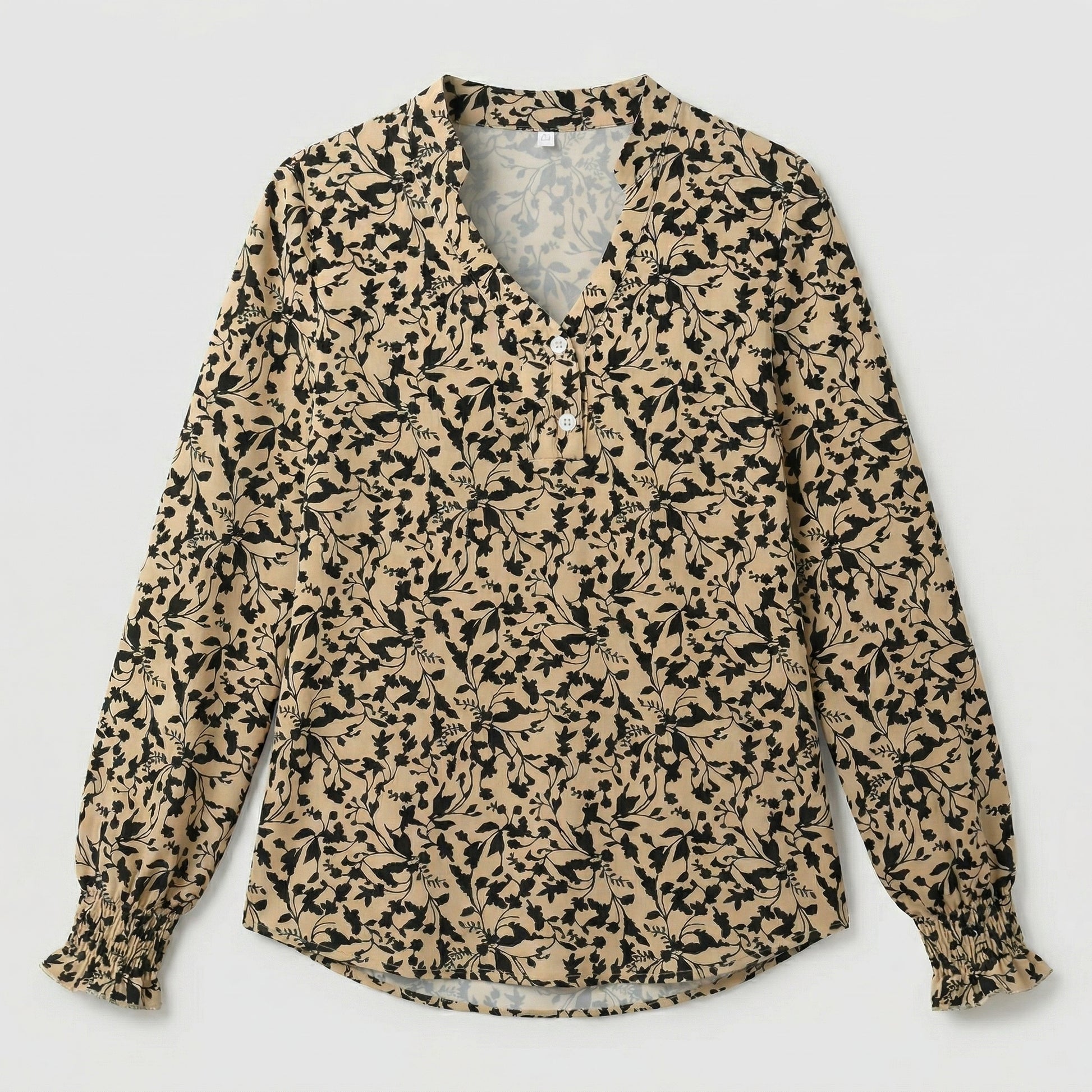 Beige Bluse mit schwarzem floralen Muster, V-Ausschnitt, Knopfleiste und gerafften langen Ärmeln, frontansicht