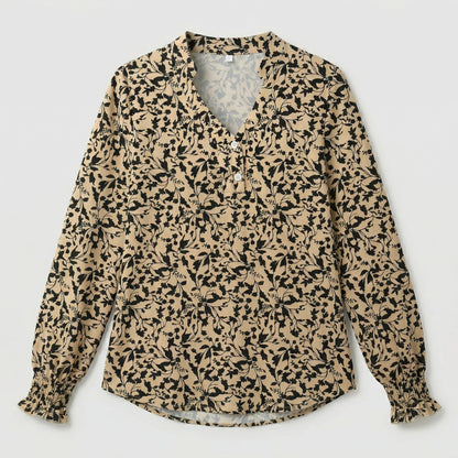 Beige Bluse mit schwarzem floralen Muster, V-Ausschnitt, Knopfleiste und gerafften langen Ärmeln, frontansicht