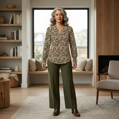 Beige Damenbluse mit abstraktem Blumenmuster, V-Ausschnitt und langen Puffärmeln, frontale Ansicht