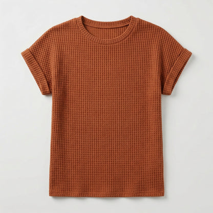 Rostbraunes kurzärmeliges T-Shirt mit Waffelstrick und Rundhalsausschnitt, flach liegend