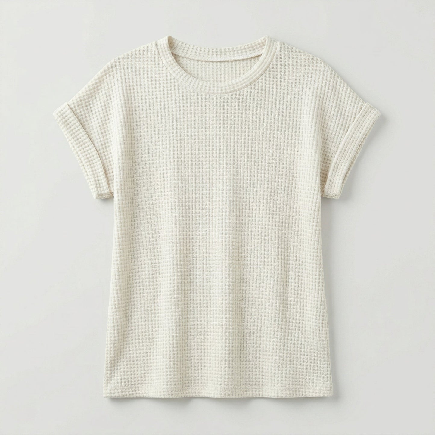 Cremeweißes kurzärmeliges T-Shirt mit Rundhalsausschnitt und Waffelstrickstruktur, frontale Ansicht