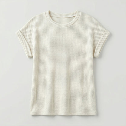Cremeweißes kurzärmeliges T-Shirt mit Rundhalsausschnitt und Waffelstrickstruktur, frontale Ansicht