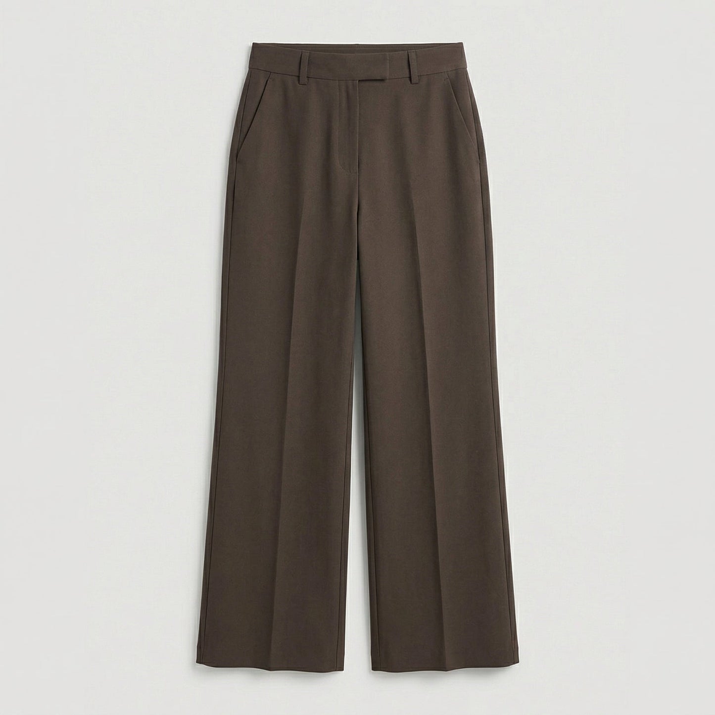 Damenhose in Dunkelbraun mit weitem Bein und hohem Bund, frontale Ansicht flach liegend