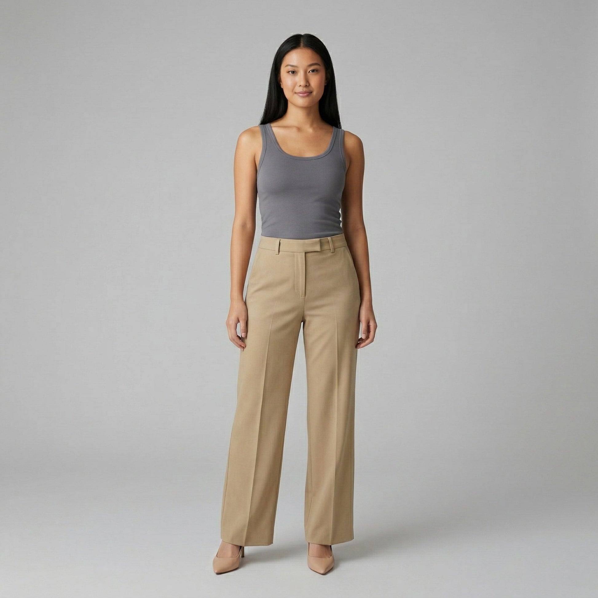 Beige Damenhose mit weitem Bein und hohem Bund, gerade geschnitten, Frontansicht