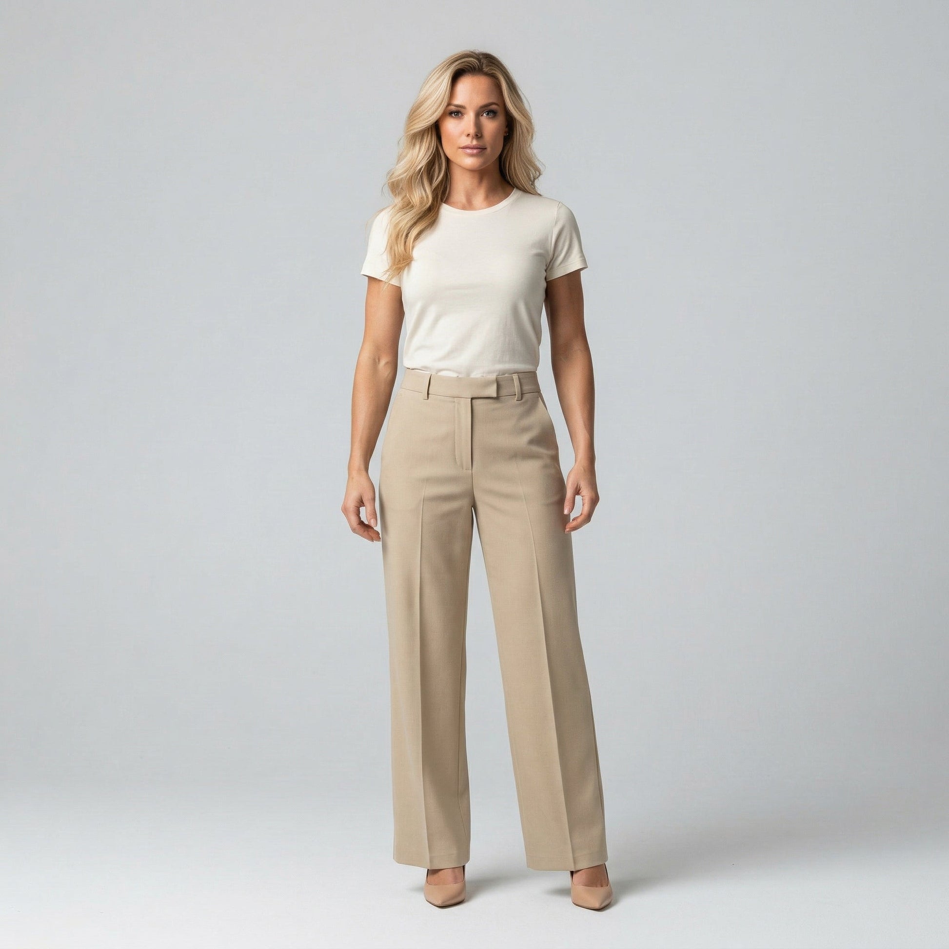 Beige Damenhose mit weitem Bein und hoher Taille, frontale Ganzkörperansicht