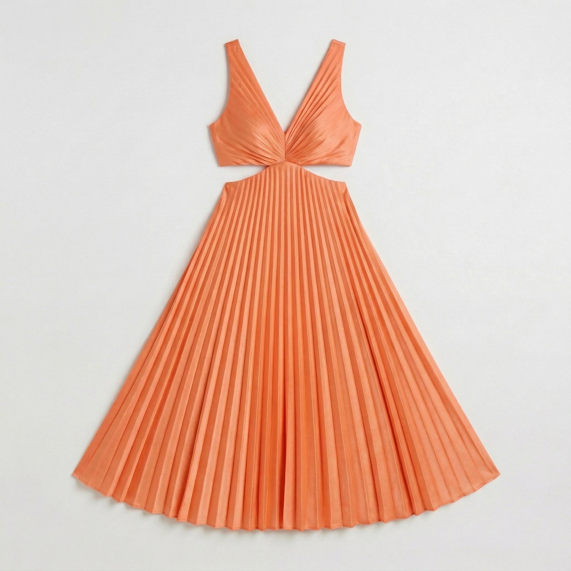 Orangenfarbenes ärmelloses Maxikleid mit tiefem V-Ausschnitt und plissiertem Rock, fließend und elegant