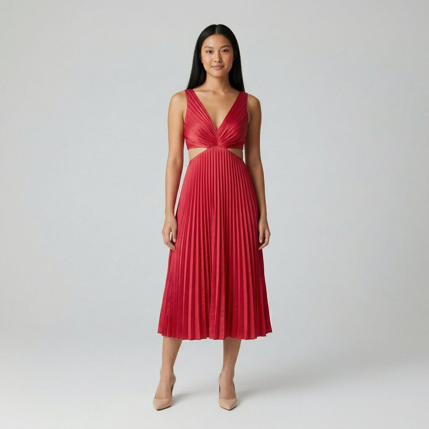 Rotes plissiertes Midi-Kleid mit tiefem V-Ausschnitt und taillierten Cut-outs, frontale Ganzkörperansicht