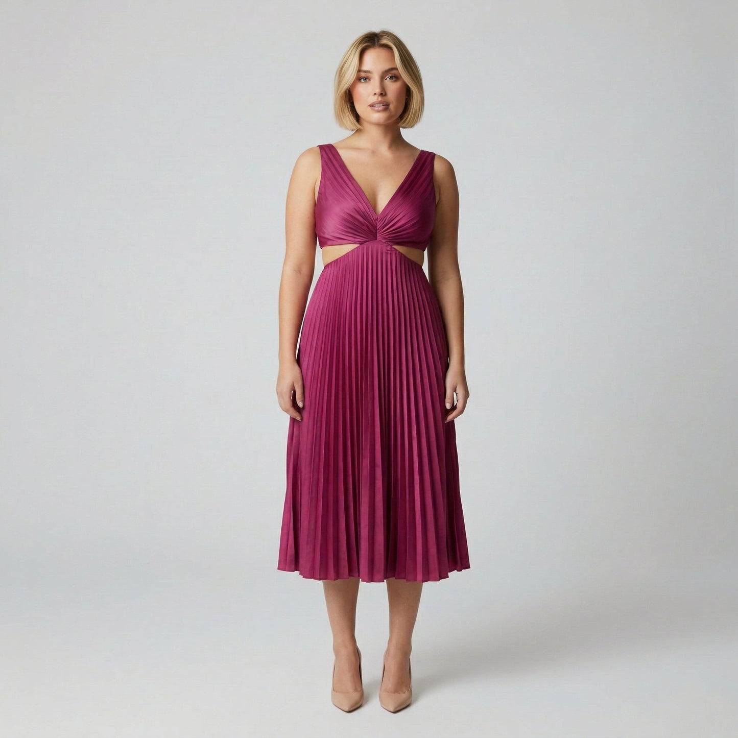 Rotes plissiertes Midi-Kleid mit V-Ausschnitt und taillierten Seitenausschnitten, frontale Ansicht