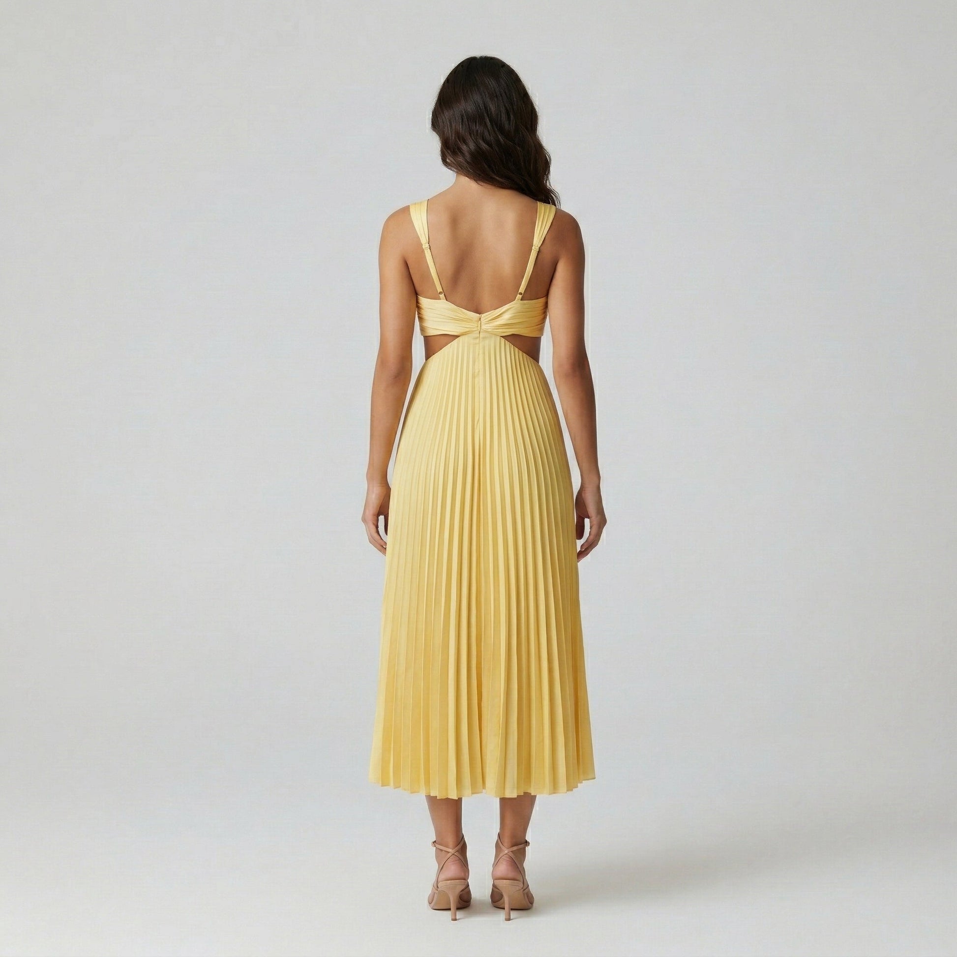 Hellgelbes plissiertes Midi-Kleid mit breiten Trägern und freiem Rückenausschnitt, Rückansicht